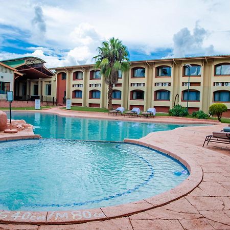 M'Kango Golfview Hotel Λουσάκα Εξωτερικό φωτογραφία