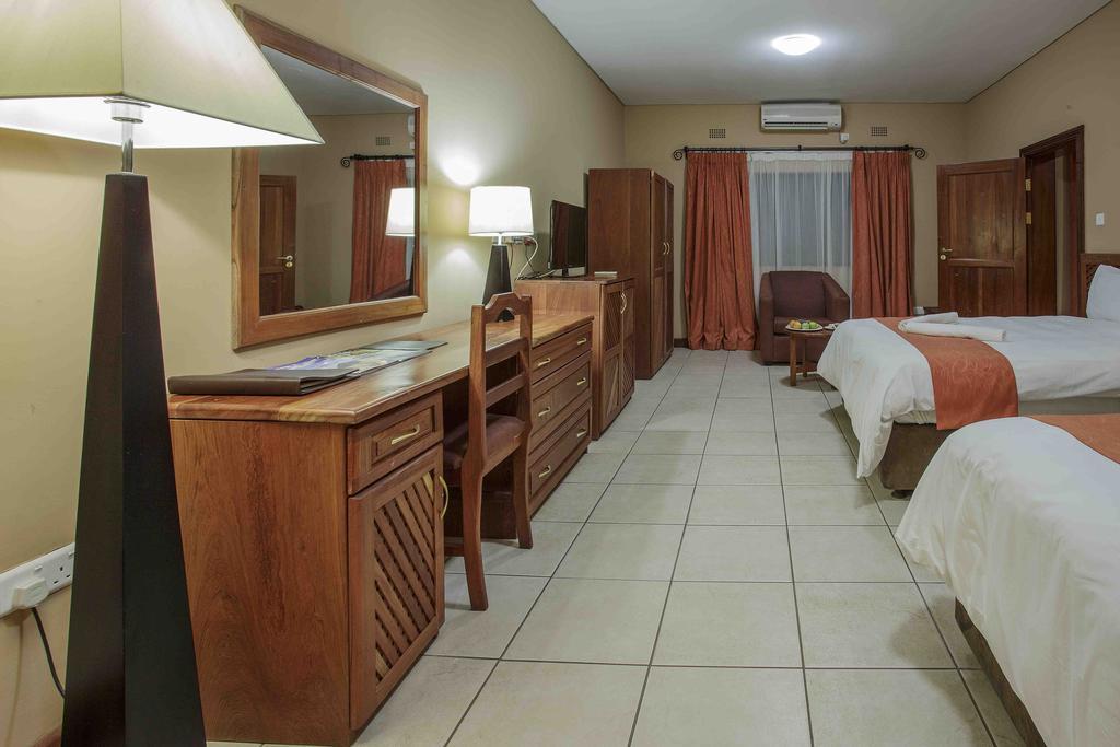 M'Kango Golfview Hotel Λουσάκα Εξωτερικό φωτογραφία