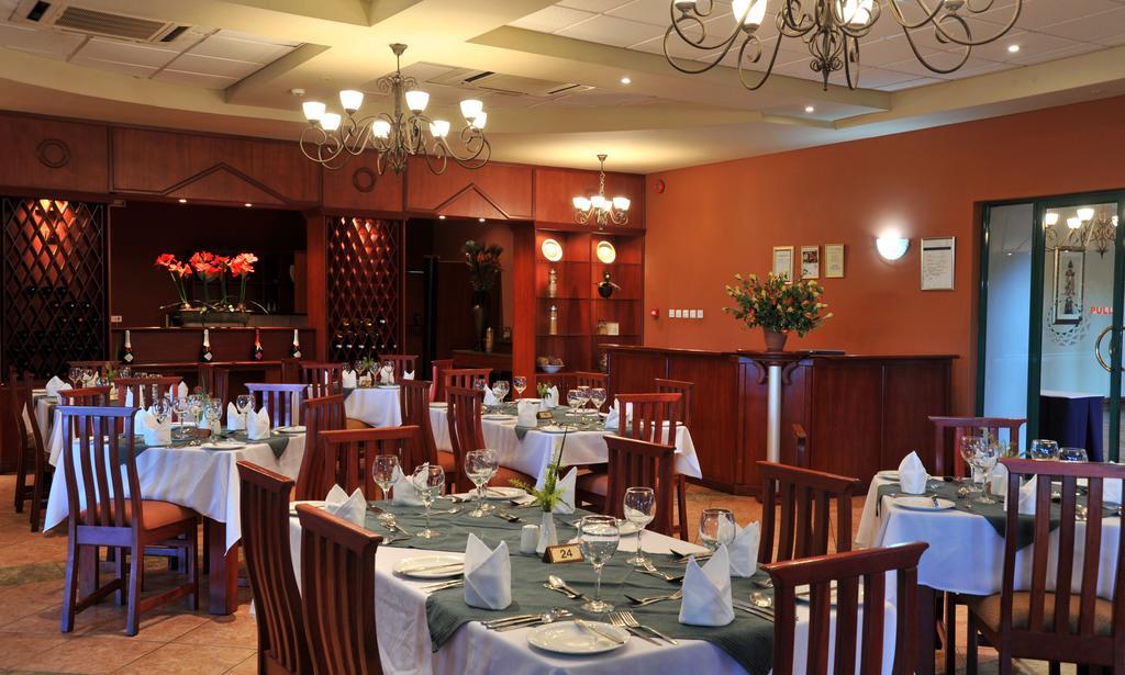 M'Kango Golfview Hotel Λουσάκα Εξωτερικό φωτογραφία
