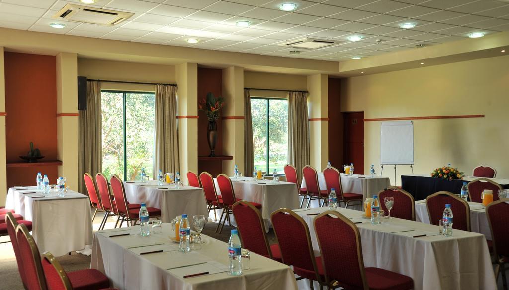 M'Kango Golfview Hotel Λουσάκα Εξωτερικό φωτογραφία