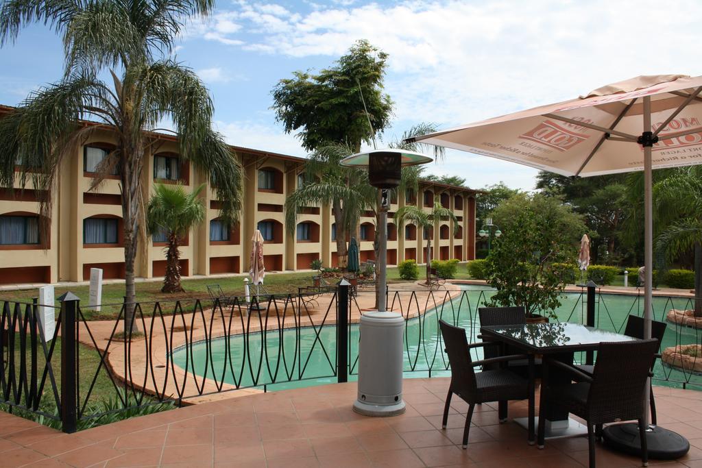 M'Kango Golfview Hotel Λουσάκα Εξωτερικό φωτογραφία