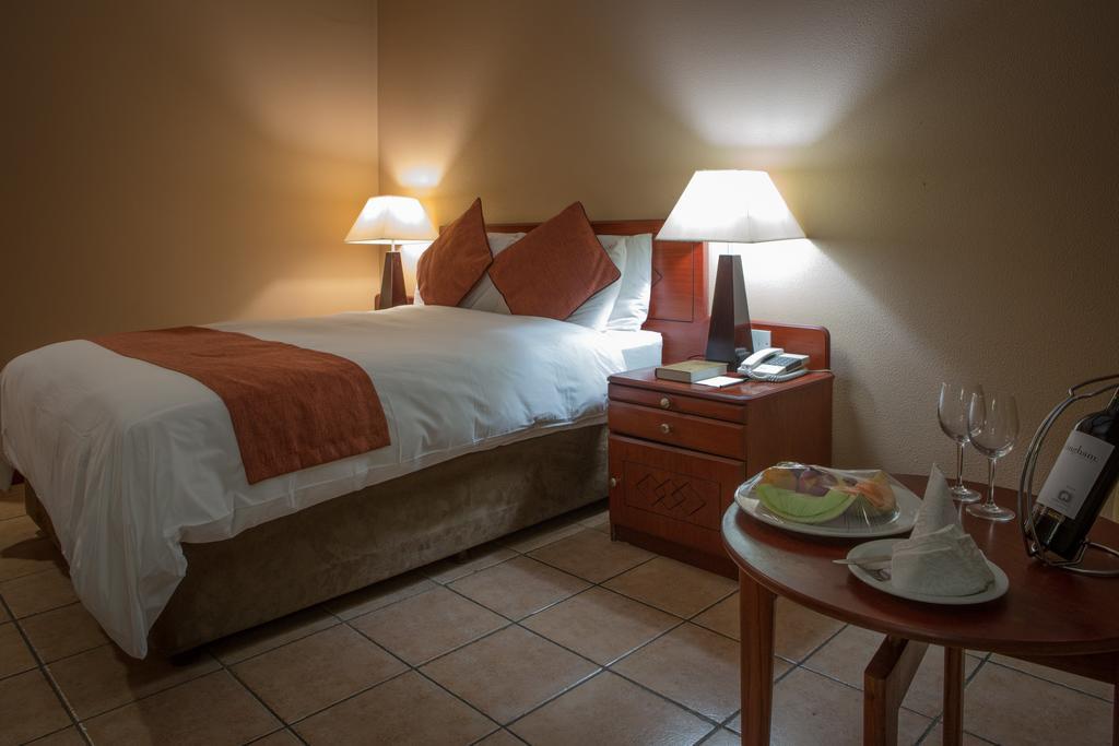 M'Kango Golfview Hotel Λουσάκα Δωμάτιο φωτογραφία