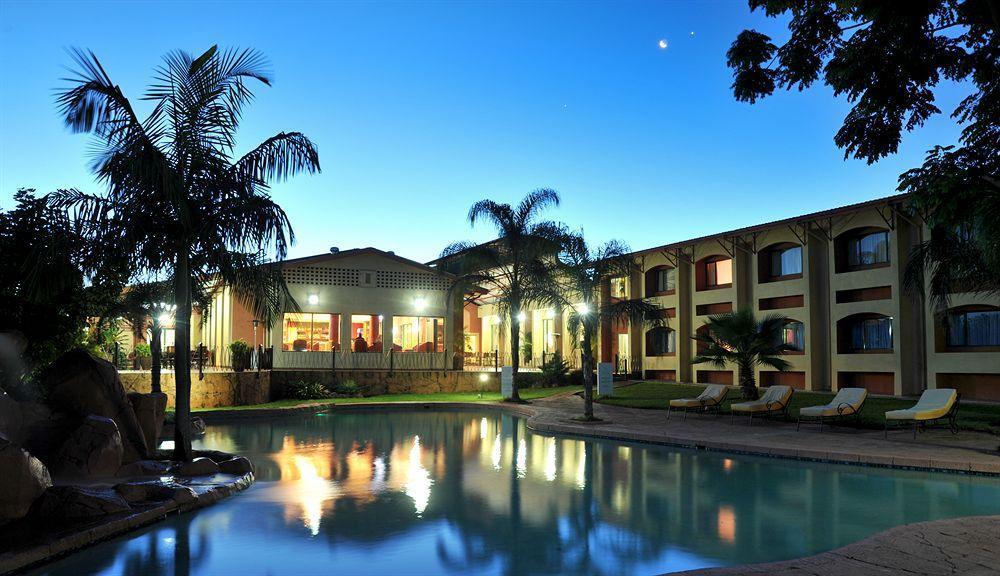 M'Kango Golfview Hotel Λουσάκα Εξωτερικό φωτογραφία
