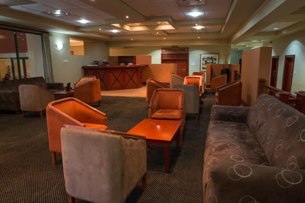 M'Kango Golfview Hotel Λουσάκα Εξωτερικό φωτογραφία
