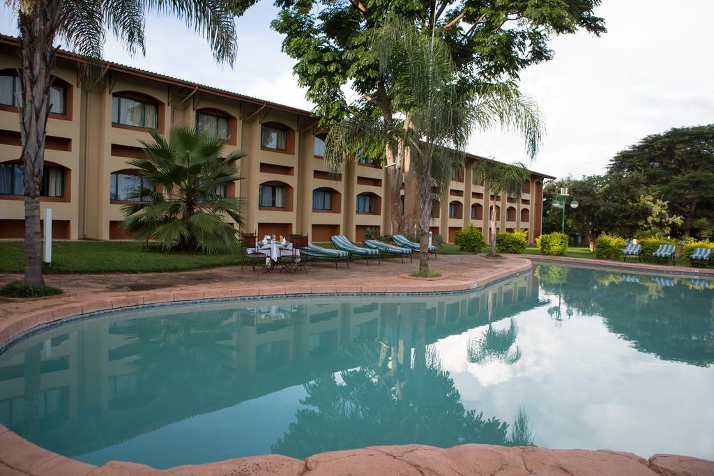 M'Kango Golfview Hotel Λουσάκα Εξωτερικό φωτογραφία
