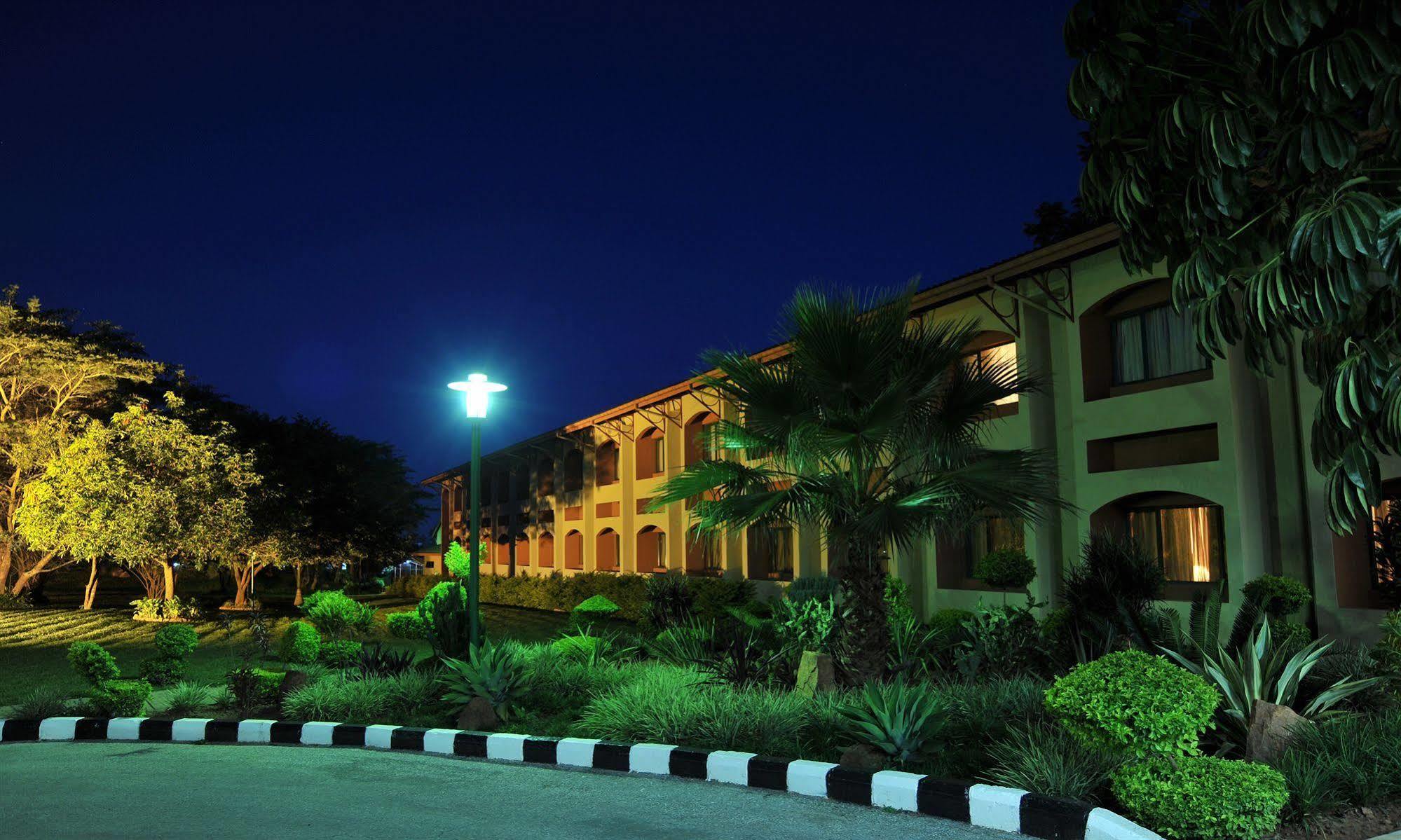 M'Kango Golfview Hotel Λουσάκα Εξωτερικό φωτογραφία