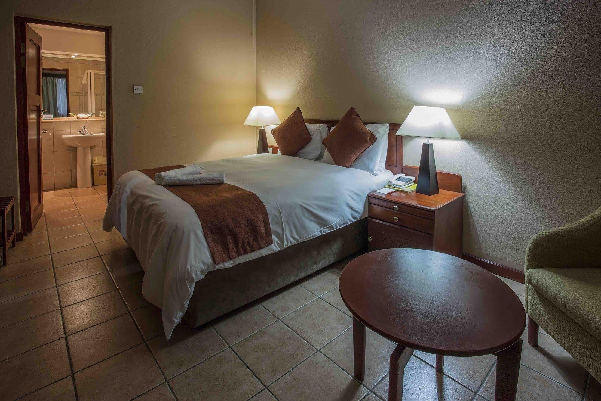 M'Kango Golfview Hotel Λουσάκα Εξωτερικό φωτογραφία