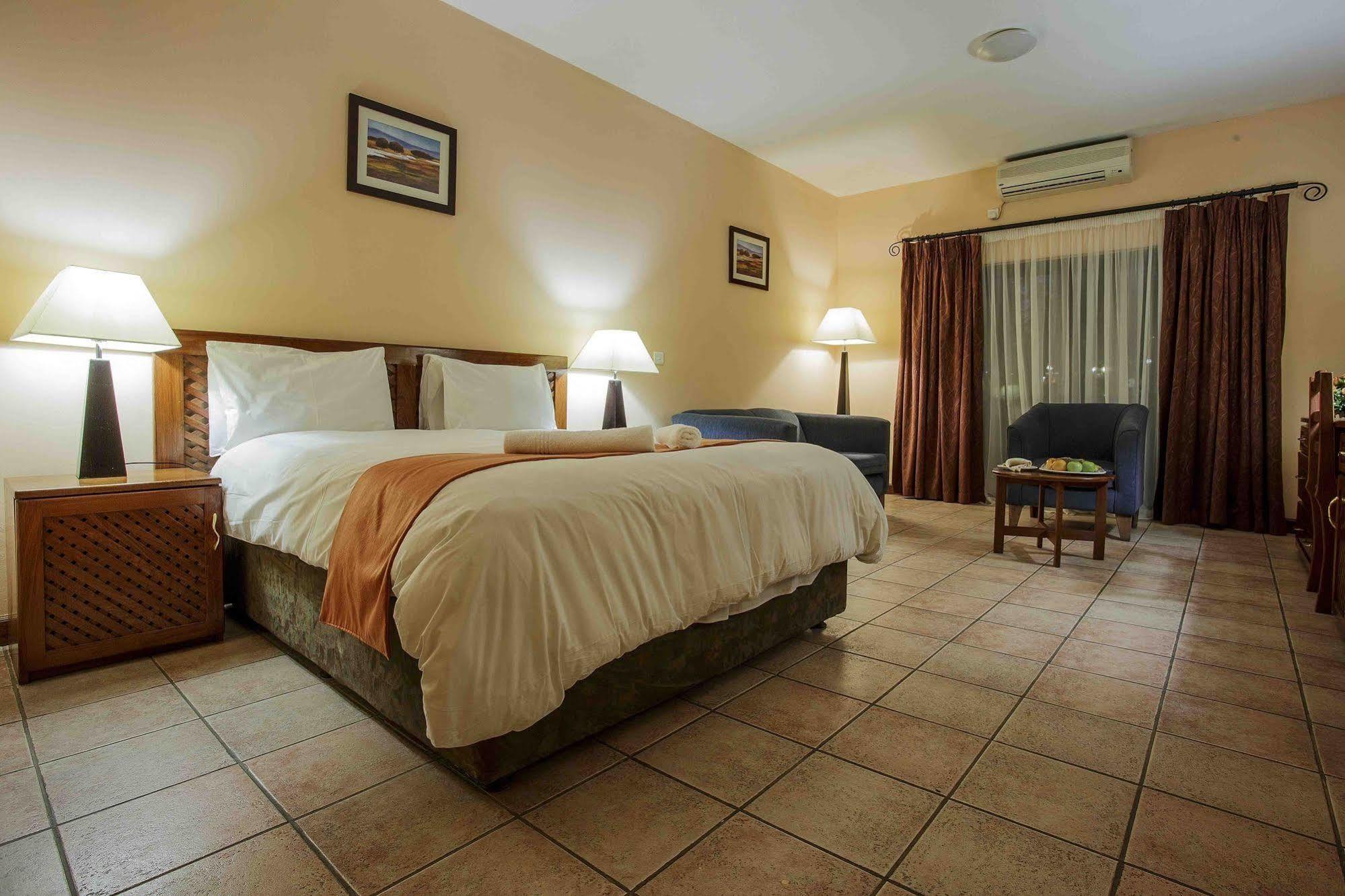 M'Kango Golfview Hotel Λουσάκα Εξωτερικό φωτογραφία