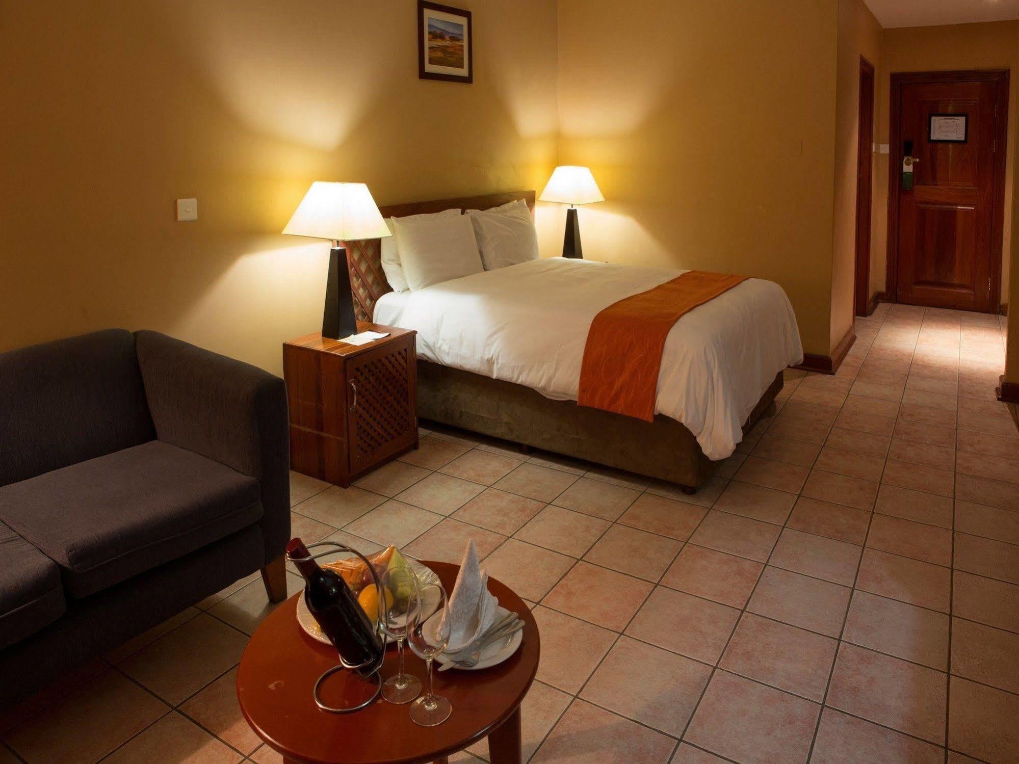 M'Kango Golfview Hotel Λουσάκα Εξωτερικό φωτογραφία