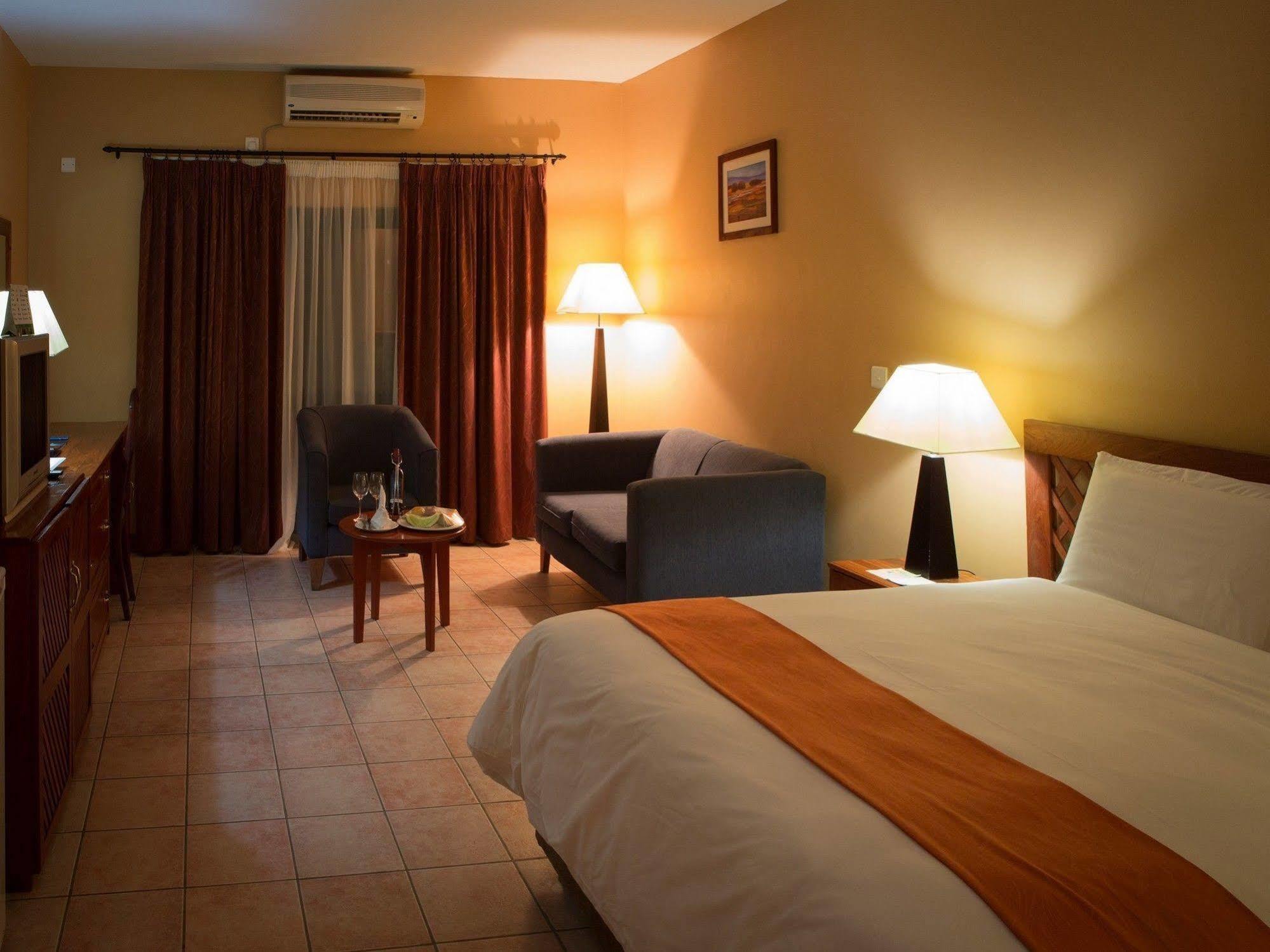 M'Kango Golfview Hotel Λουσάκα Εξωτερικό φωτογραφία
