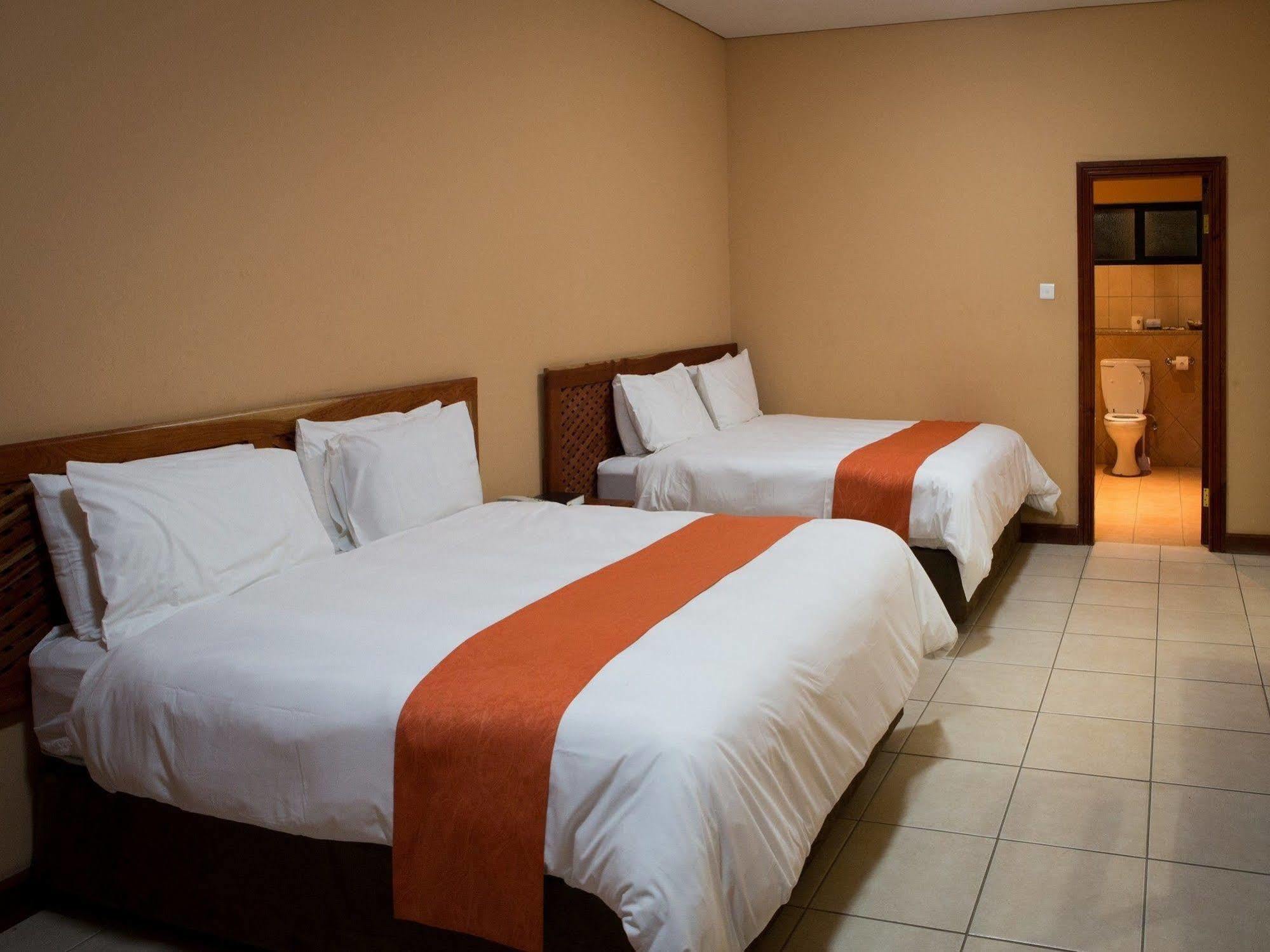 M'Kango Golfview Hotel Λουσάκα Εξωτερικό φωτογραφία