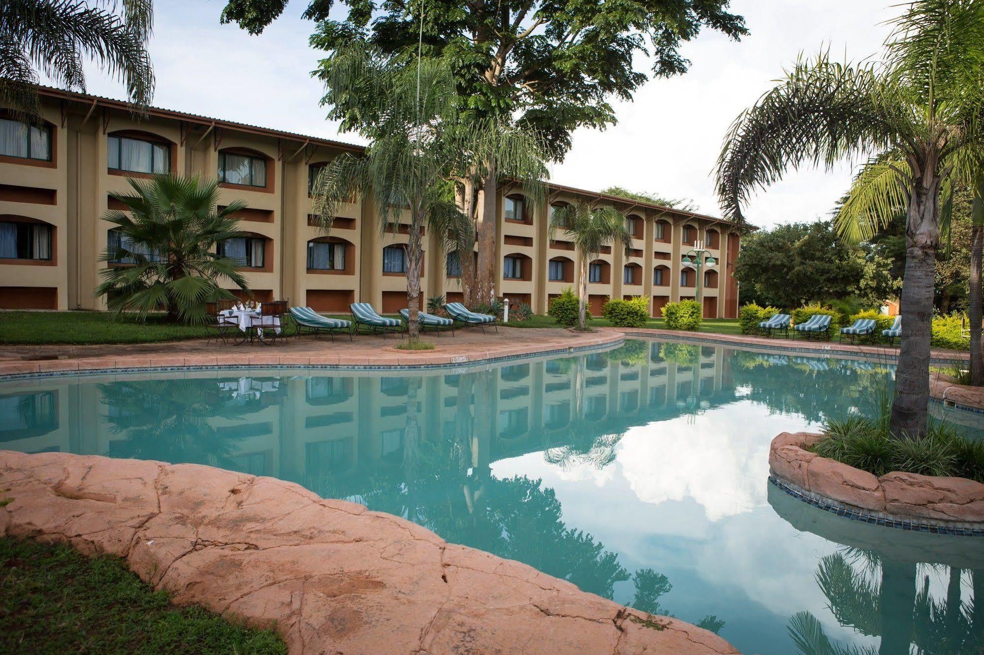 M'Kango Golfview Hotel Λουσάκα Εξωτερικό φωτογραφία